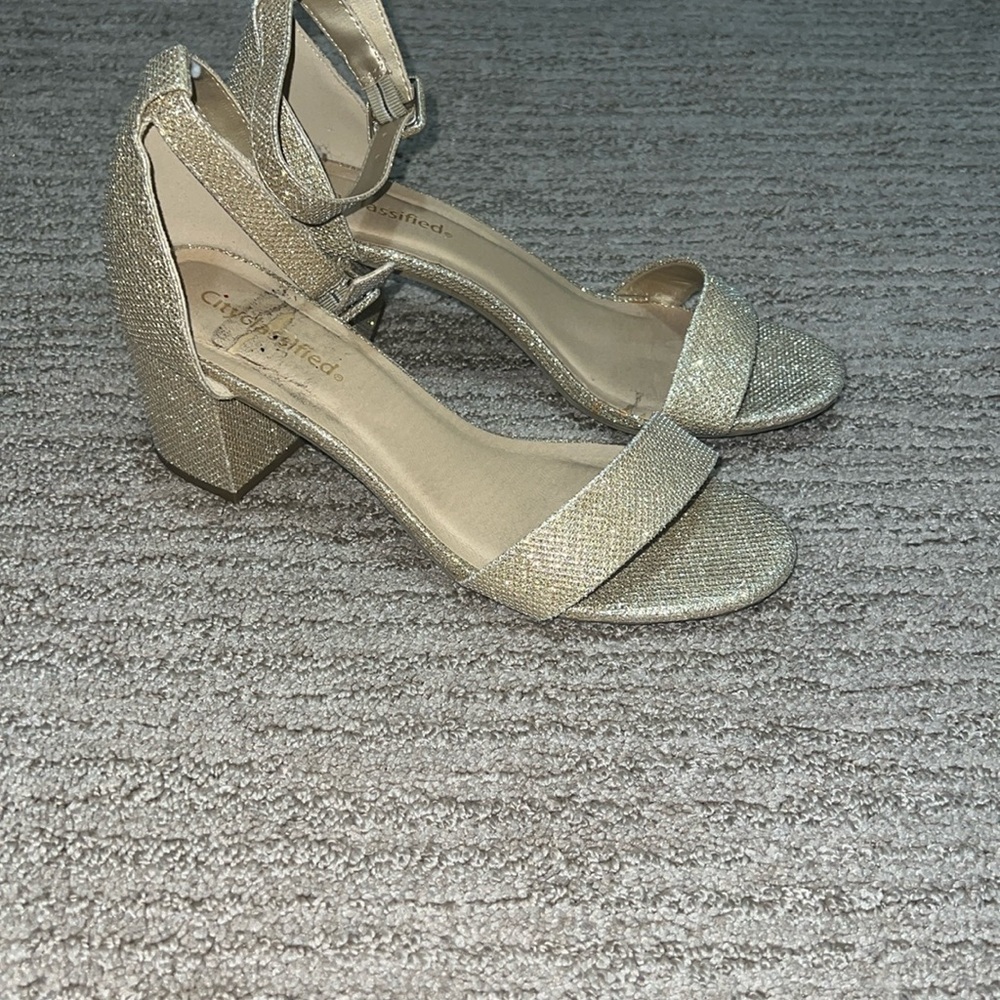 Womens heeled sandals new size 9